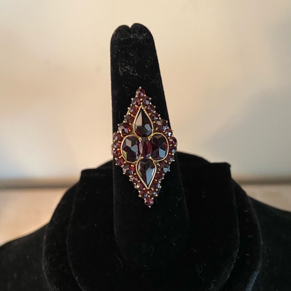 Jewelry - ESTATE 10k Rose Gold Garnet Antique Ring. Size 8.